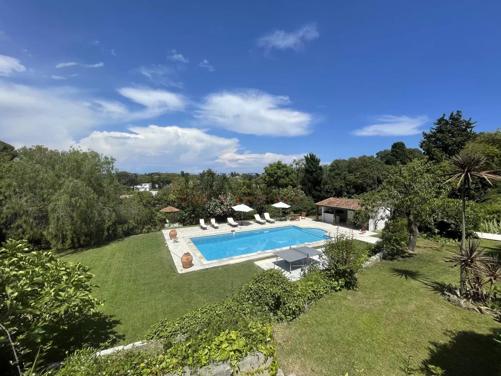 Maison à louer, 400m², Antibes
