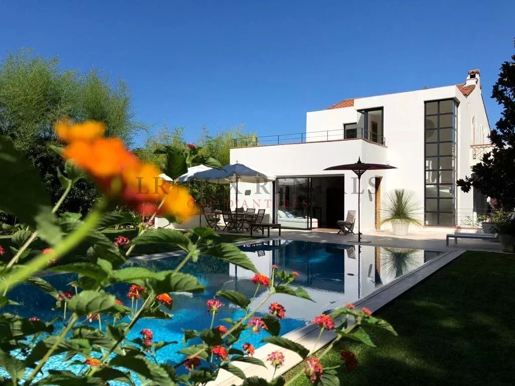 House in Antibes, Cap d'Antibes - View 4
