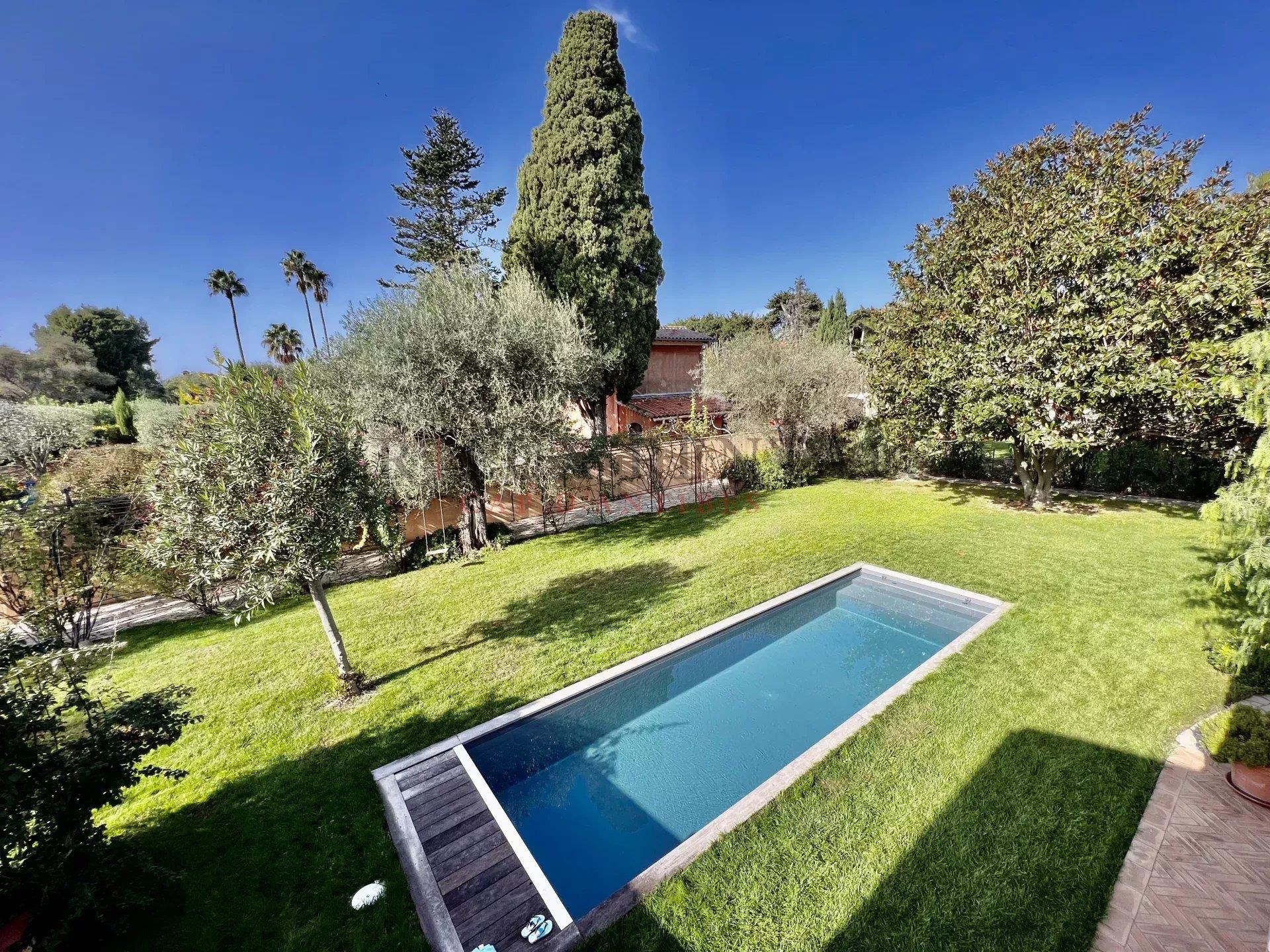Maison à louer, 210m², Antibes