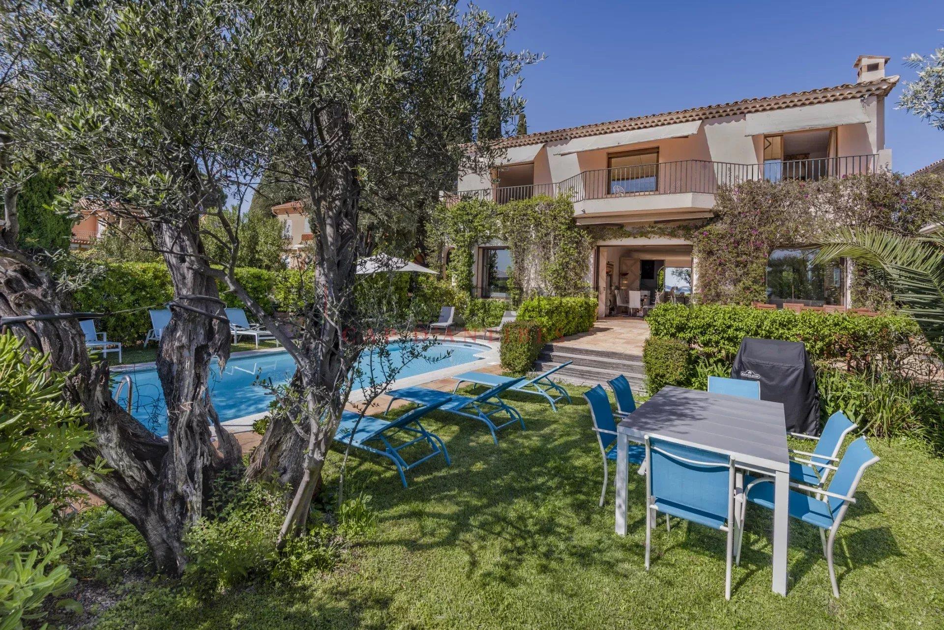 Maison à louer, 260m², Antibes