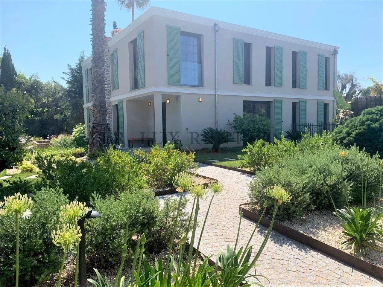 Maison à louer, 330m², Antibes