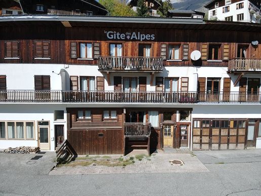 Maison 16 pièces 301 m² · à La Giettaz (la Giettaz-en-Aravis) · 301 m² · 790 000 €