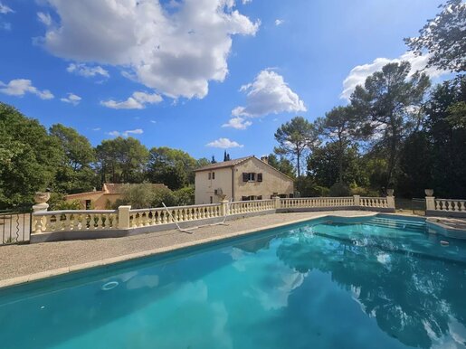 Maison 10 pièces 230 m² · à Draguignan · 230 m² · 640 000 €