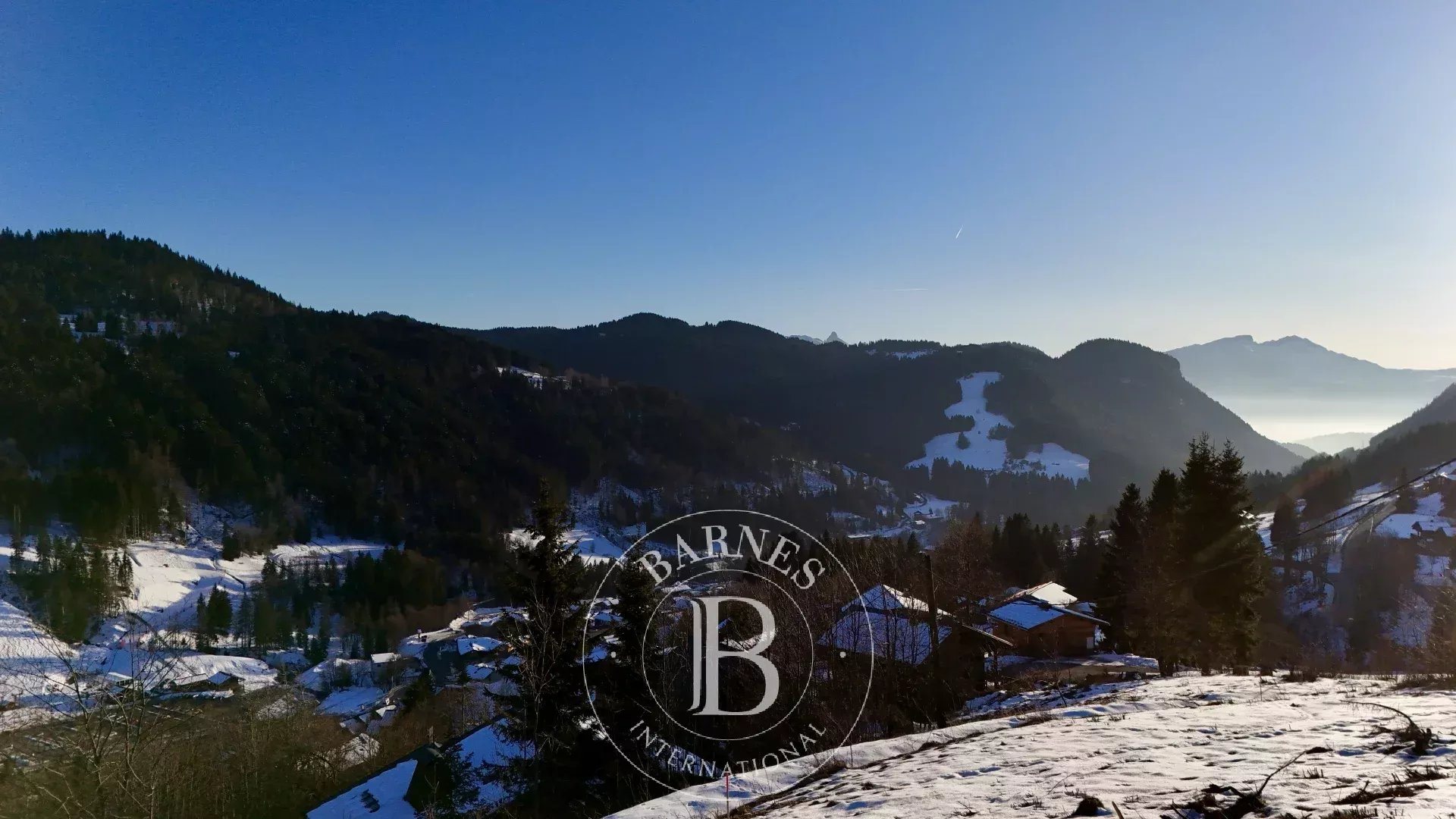 Superb 846 sqm building plot located in a sought-after area of Les Gets - Plus