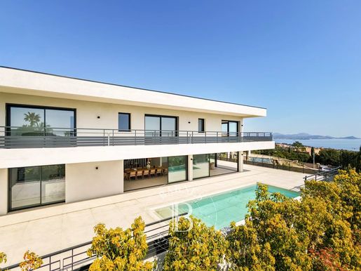 Maison 12 pièces 540 m² · à Roquebrune-sur-Argens · 540 m² · 4 830 000 €