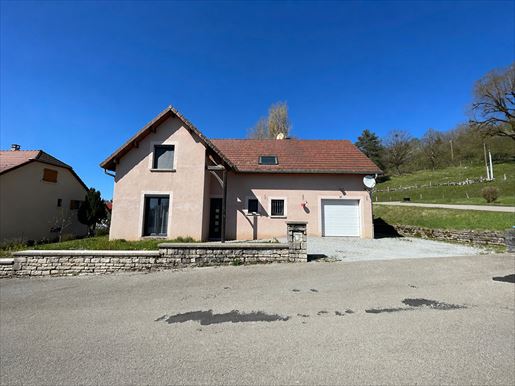 Maison 6 pièces 144 m² · à Clairvaux-les-Lacs · 144 m² · 280 000 €
