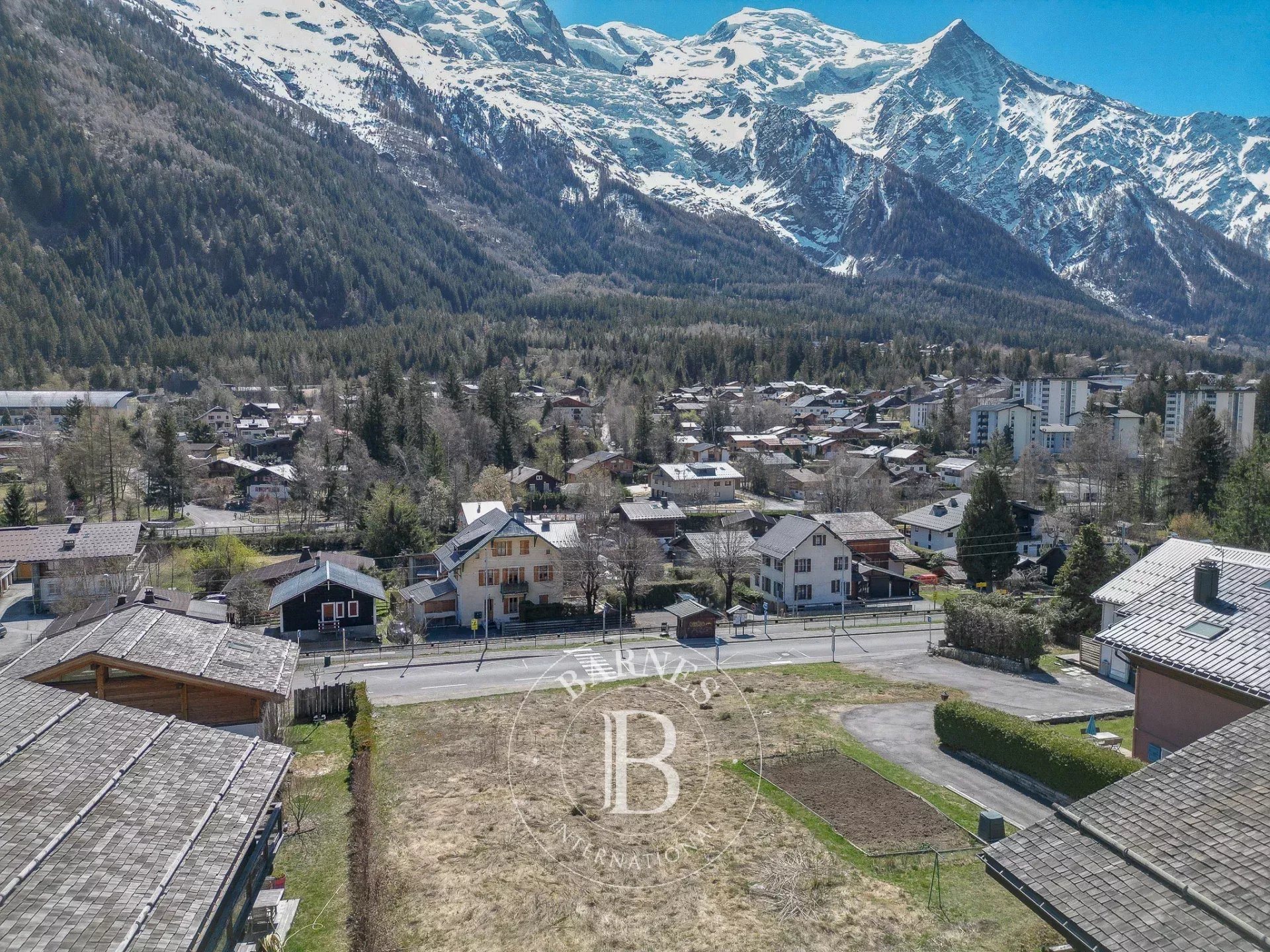 Purchase: Land (74400) - Vue 3