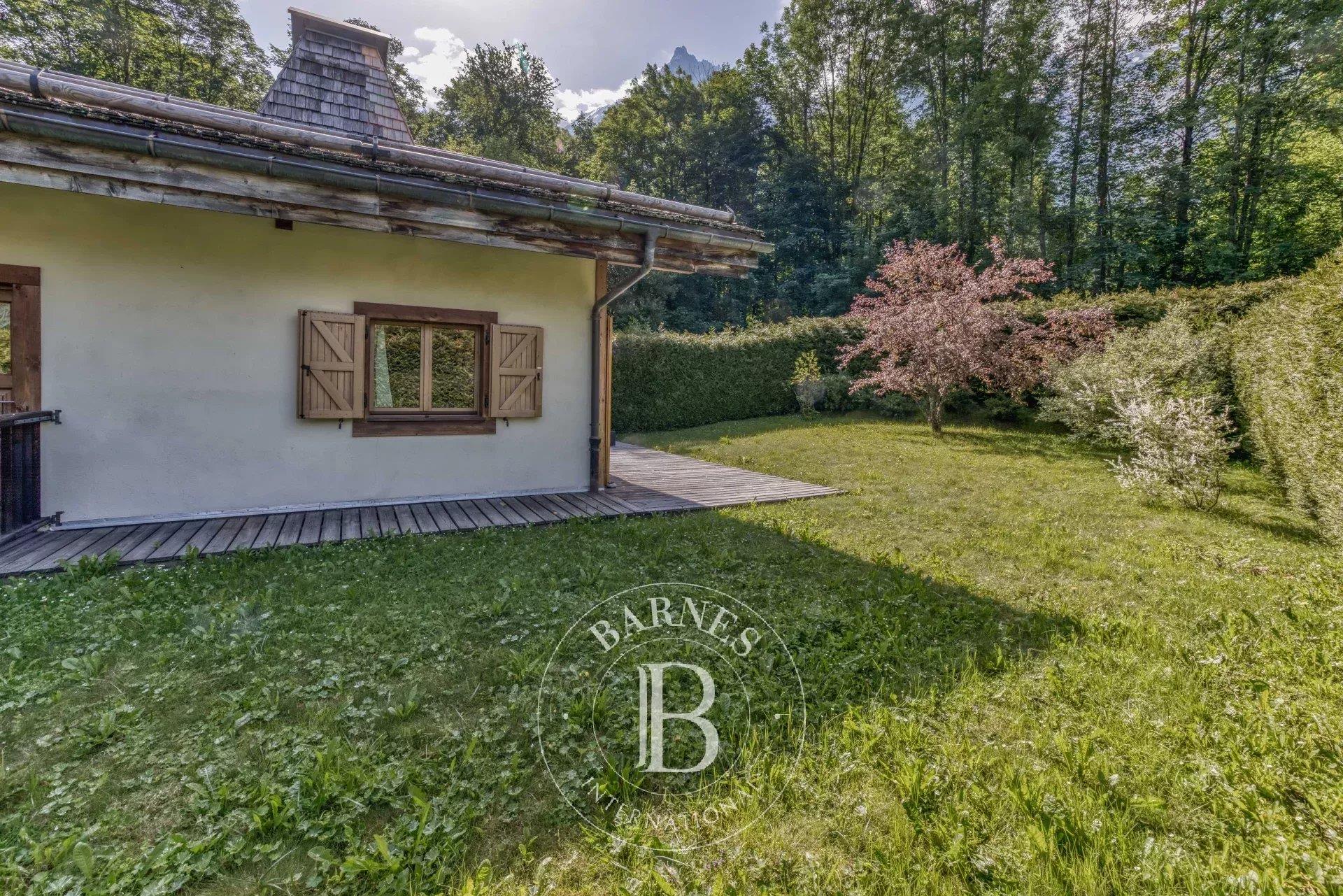 Barnes Chamonix - Exclusive - 3 Bedroom Chalet - View Mont Blanc Range, Chamonix (74400) – neighborhood Les Bossons-Les Moussoux