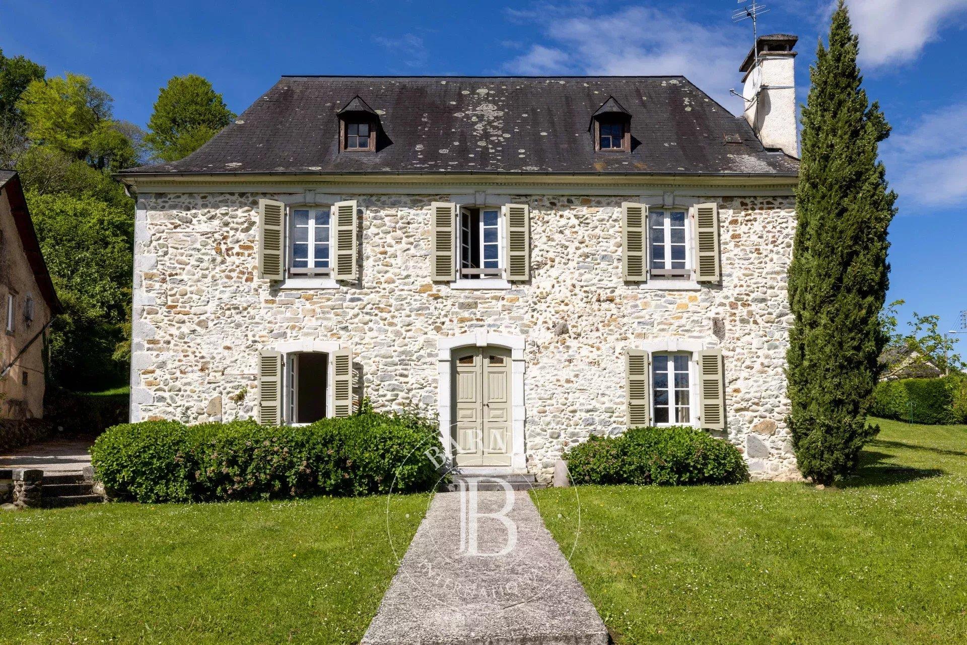 Maison à vendre, 453m², Oloron-Sainte-Marie