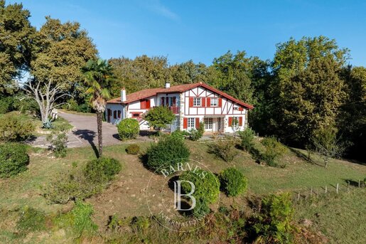 Maison 8 pièces 170 m² · à Urcuit · 170 m² · 890 000 €