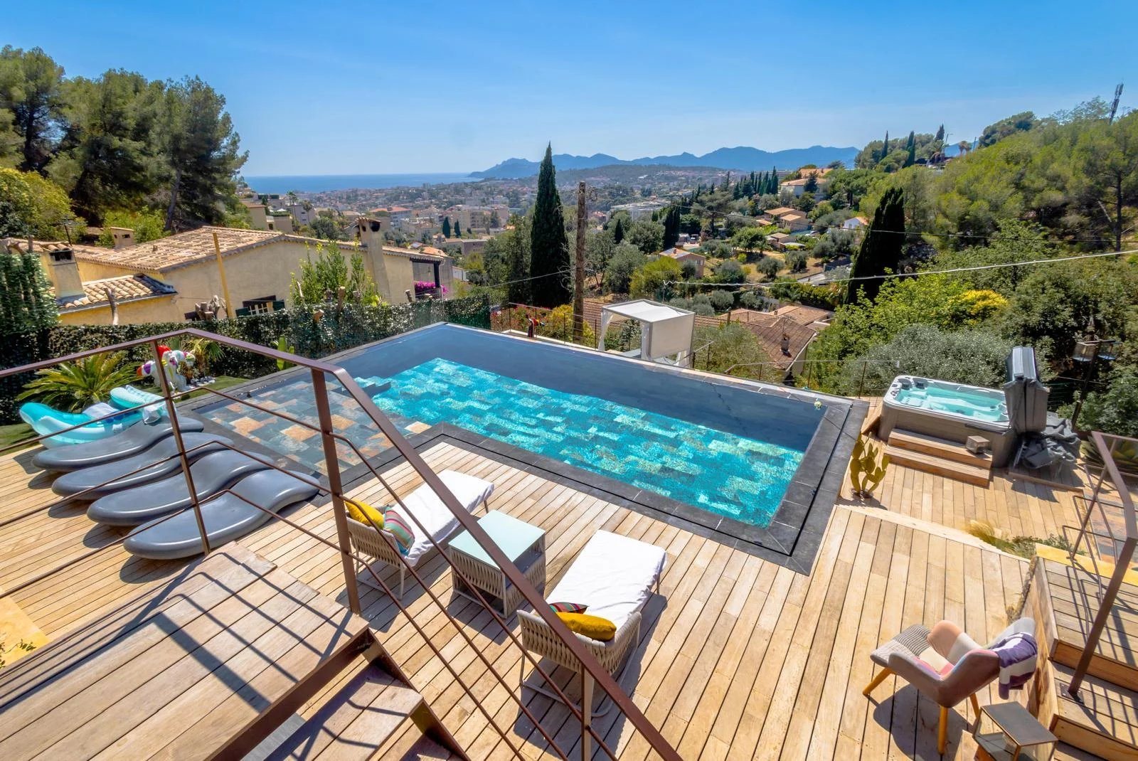 Maison à louer, 227m², Le Cannet