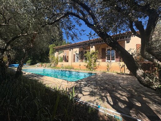 Maison 7 pièces 162 m² · à Saint-Zacharie · 162 m² · 588 000 €