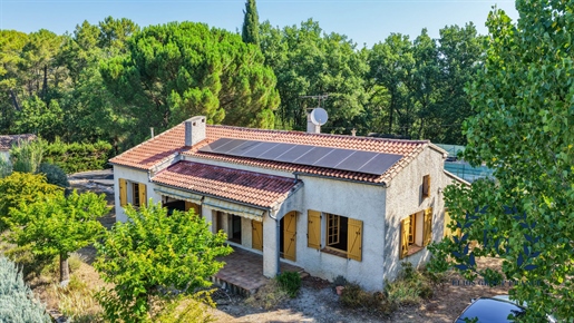 Single-story house with pool, 72 m² outbuilding and land