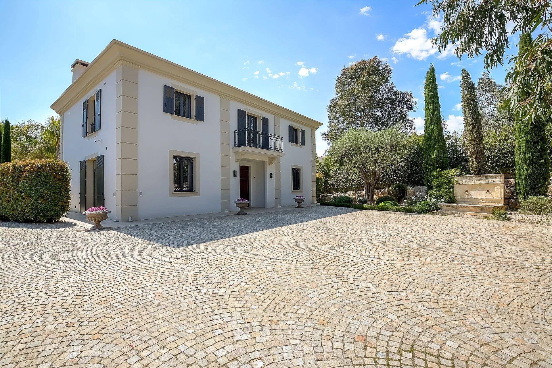 Maison à vendre, 443m², La Roquette-sur-Siagne