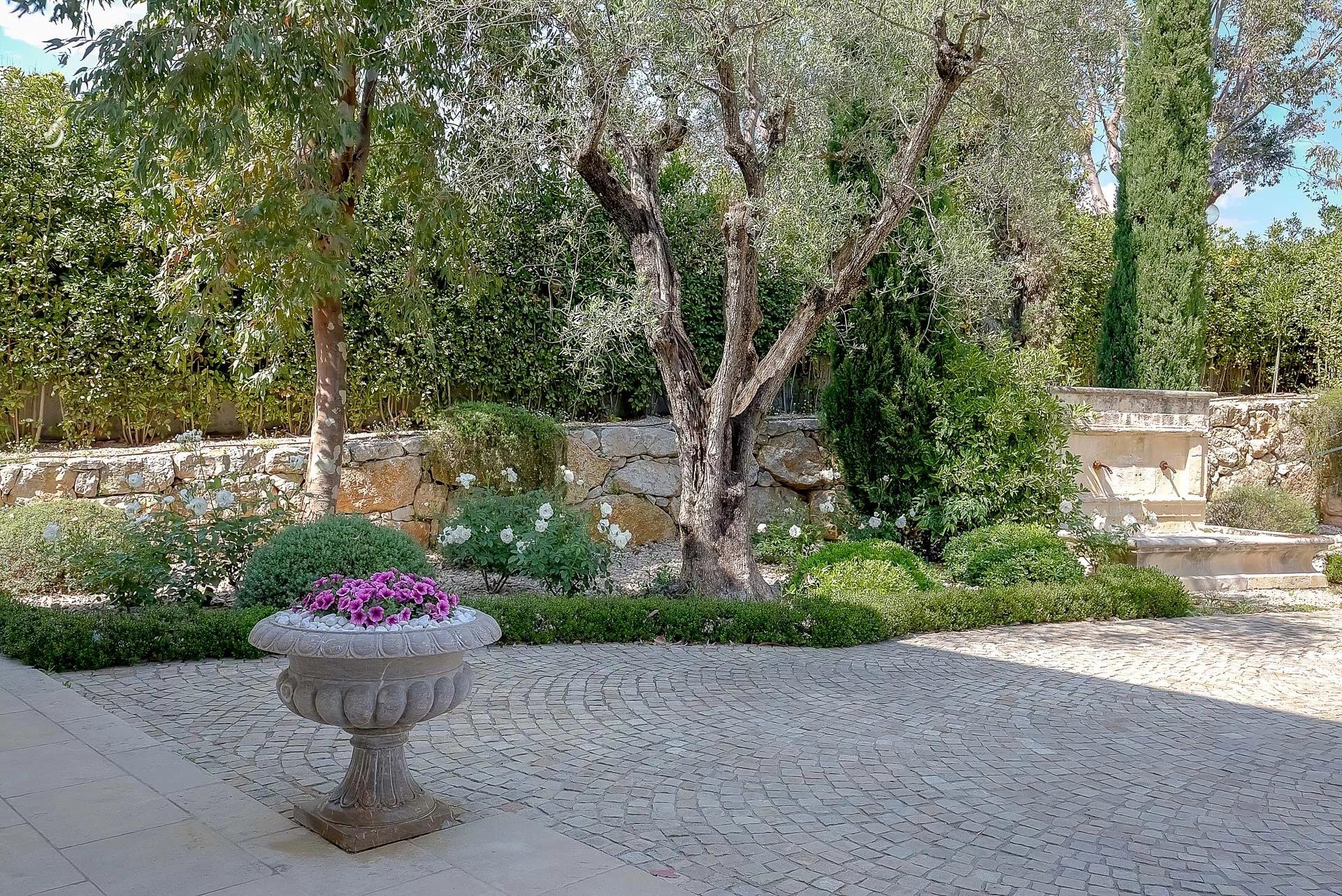 Maison à vendre, 443m², La Roquette-sur-Siagne