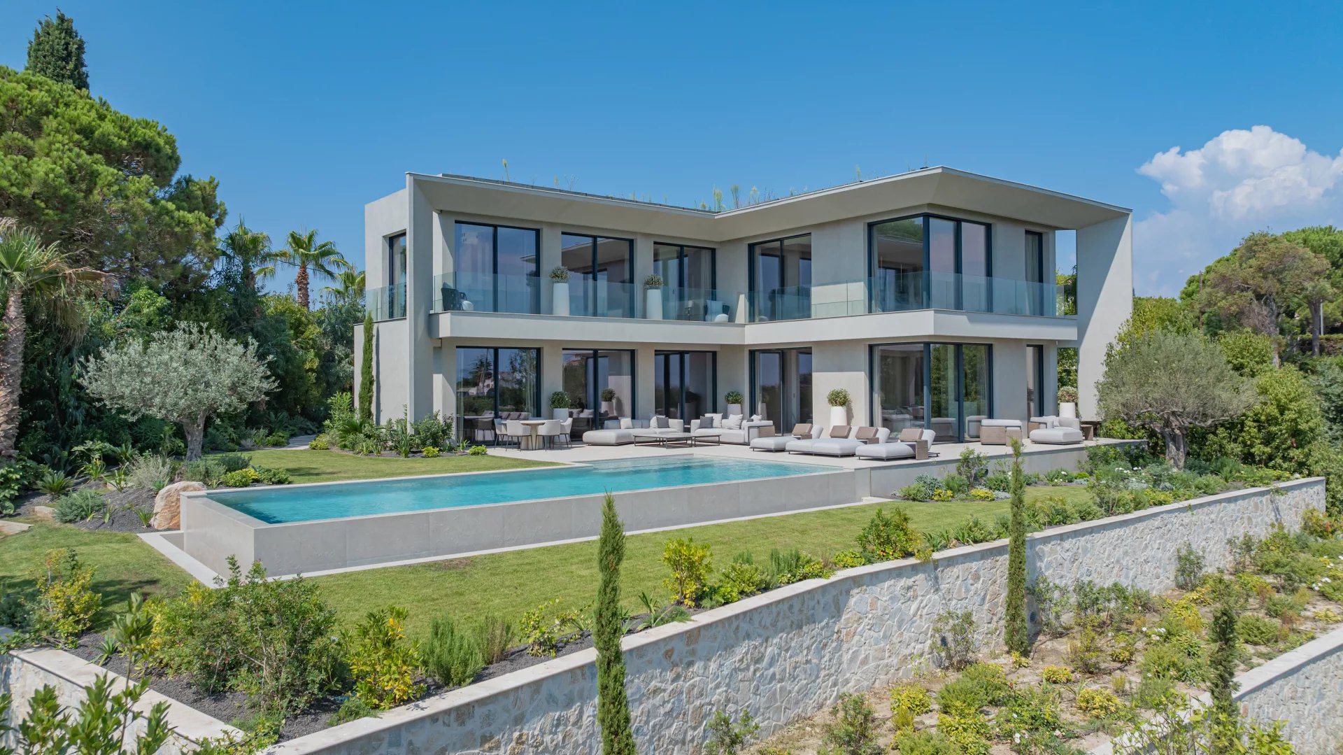 House, 423 m², land 2078 m²