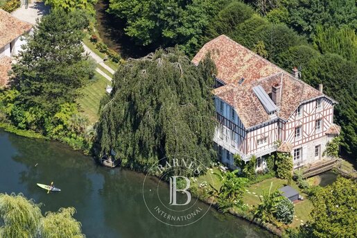 14 pièces 660 m² · à Anet · 660 m² · 2 250 000 €