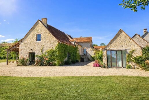 Maison 8 pièces 250 m² · à La Roche-Posay · 250 m² · 570 000 €