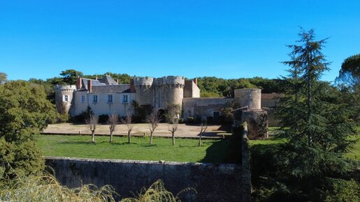 Maison 20 pièces 679 m² · à Poitiers · 679 m² · 1 480 000 €