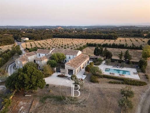 Maison 23 pièces 1000 m² · à Grignan · 1 000 m² · 2 950 000 €