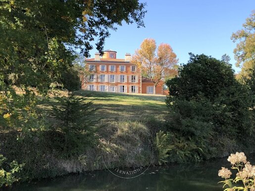 Maison 8 pièces 360 m² · à Lezoux · 360 m² · 1 120 000 €
