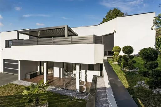 Maison 7 pièces 241 m² · à Veyre-Monton · 241 m² · 865 000 €