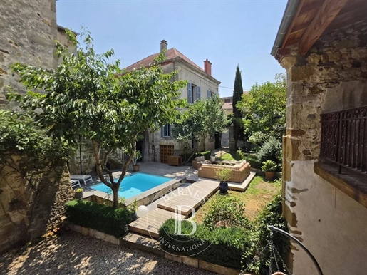 Maison 7 pièces 180 m² · à Vic-le-Comte · 180 m² · 595 000 €