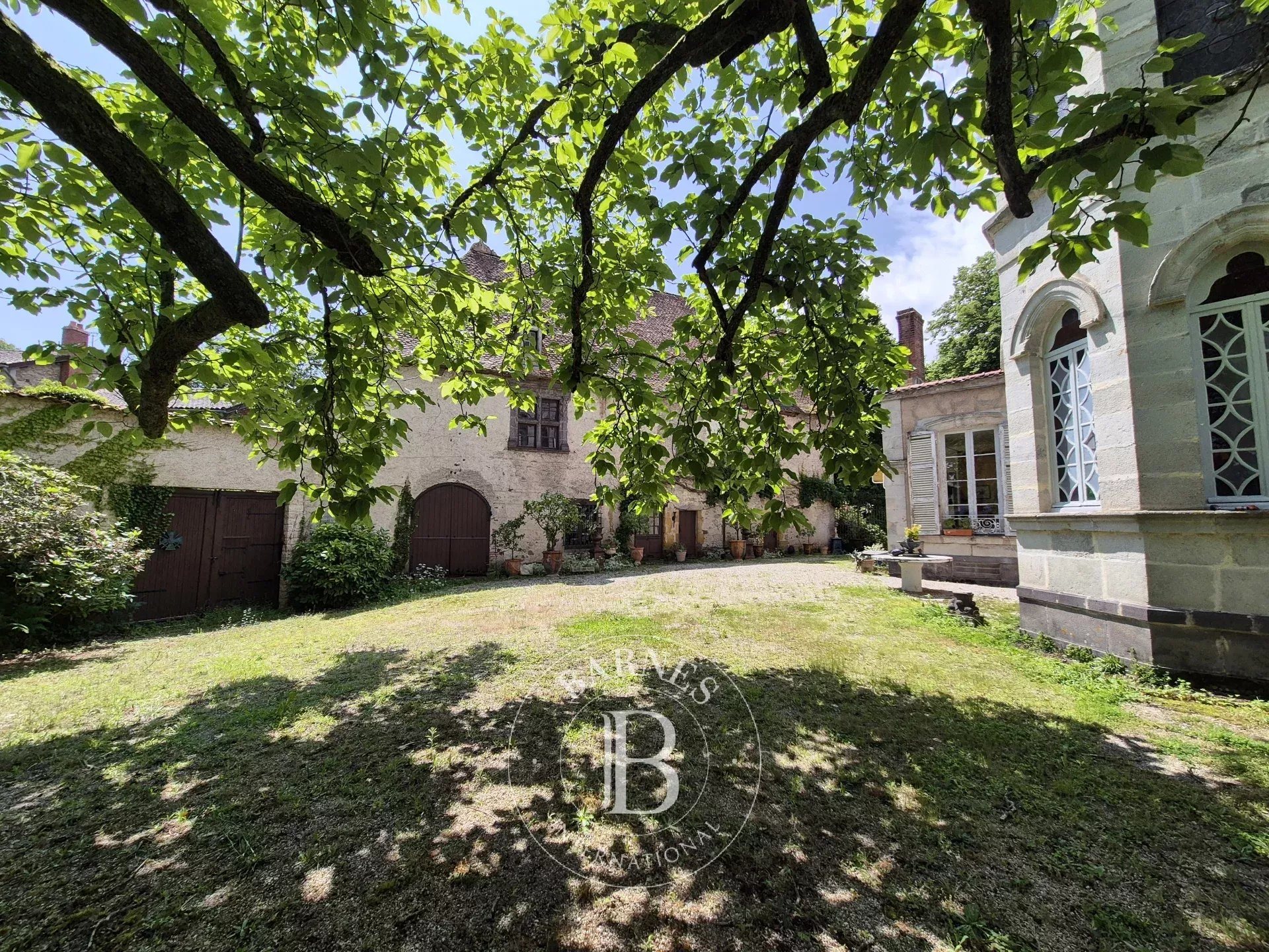 Maison à vendre, 570m², Néronde-sur-Dore