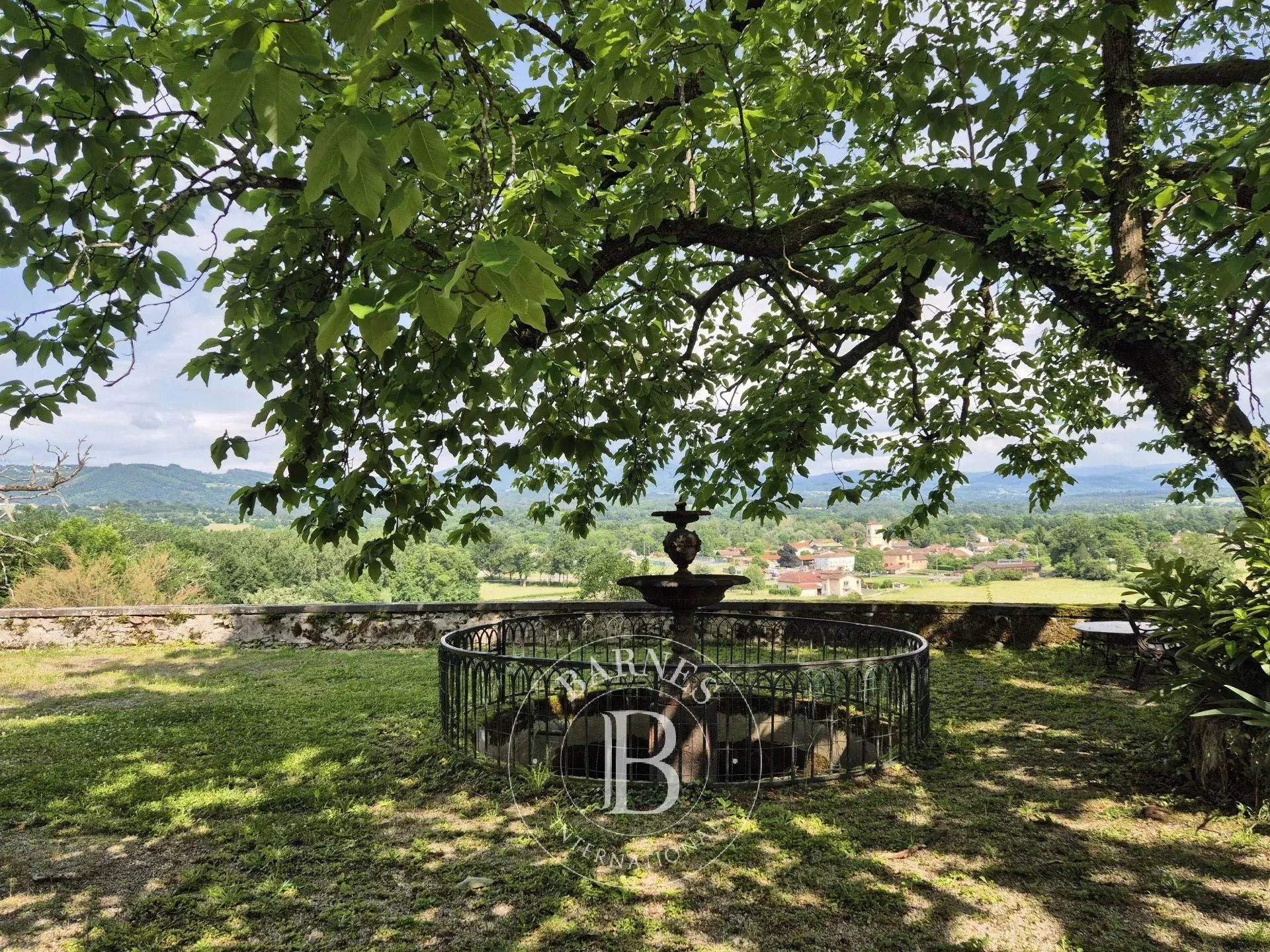 Maison à vendre, 570m², Néronde-sur-Dore