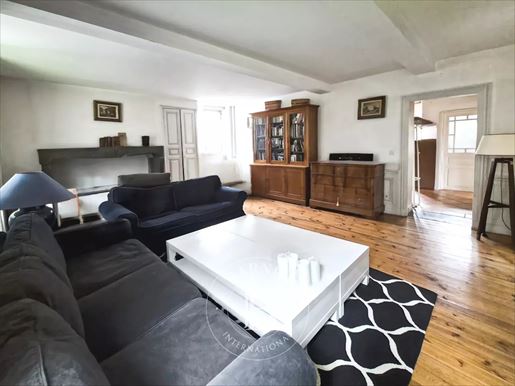 Maison 10 pièces 243 m² · à Clermont-Ferrand · 243 m² · 590 000 €