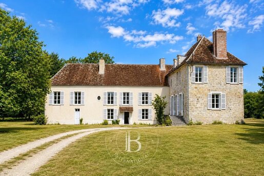 Maison 10 pièces 480 m² · à Balloy · 480 m² · 990 000 €