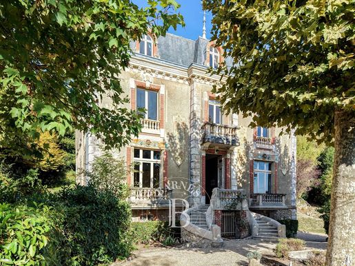 Maison 12 pièces 465 m² · à Fontainebleau · 465 m² · 1 850 000 €