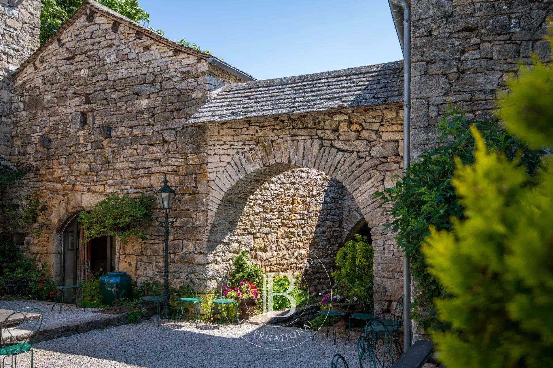 Maison à vendre, 450m², Sévérac-le-Château