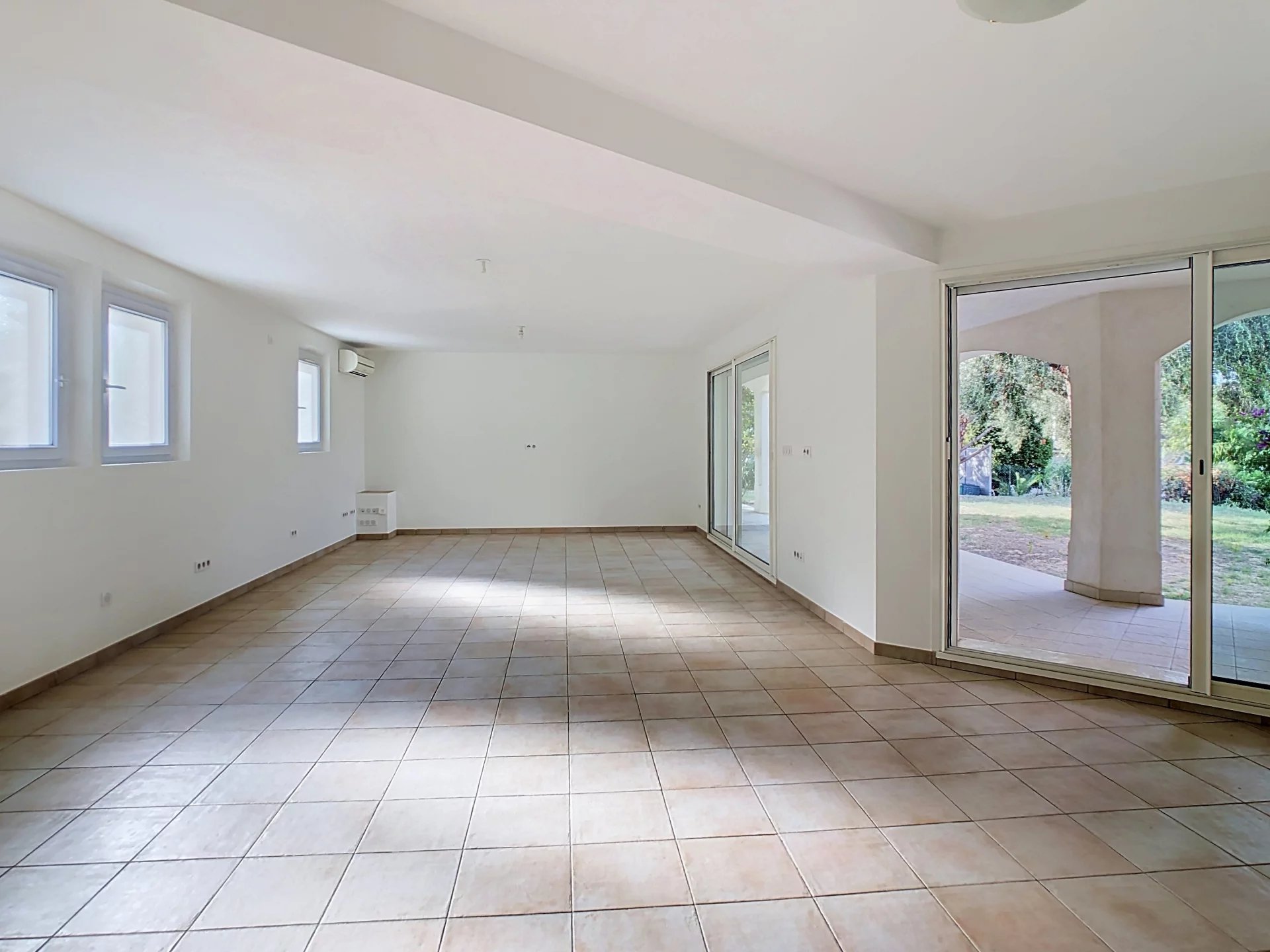 Maison à vendre, 225m², La Roquette-sur-Siagne