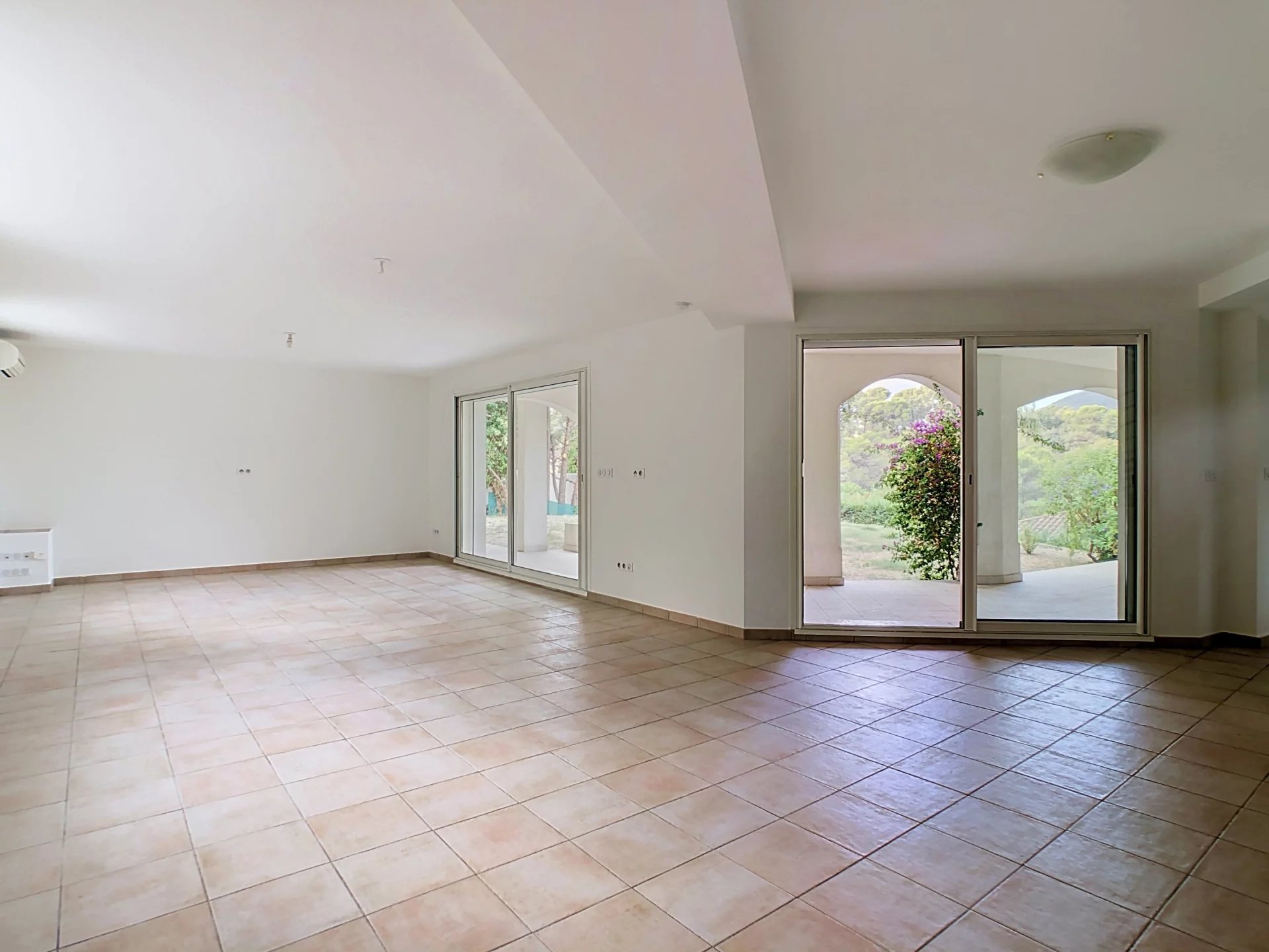 Maison à vendre, 225m², La Roquette-sur-Siagne