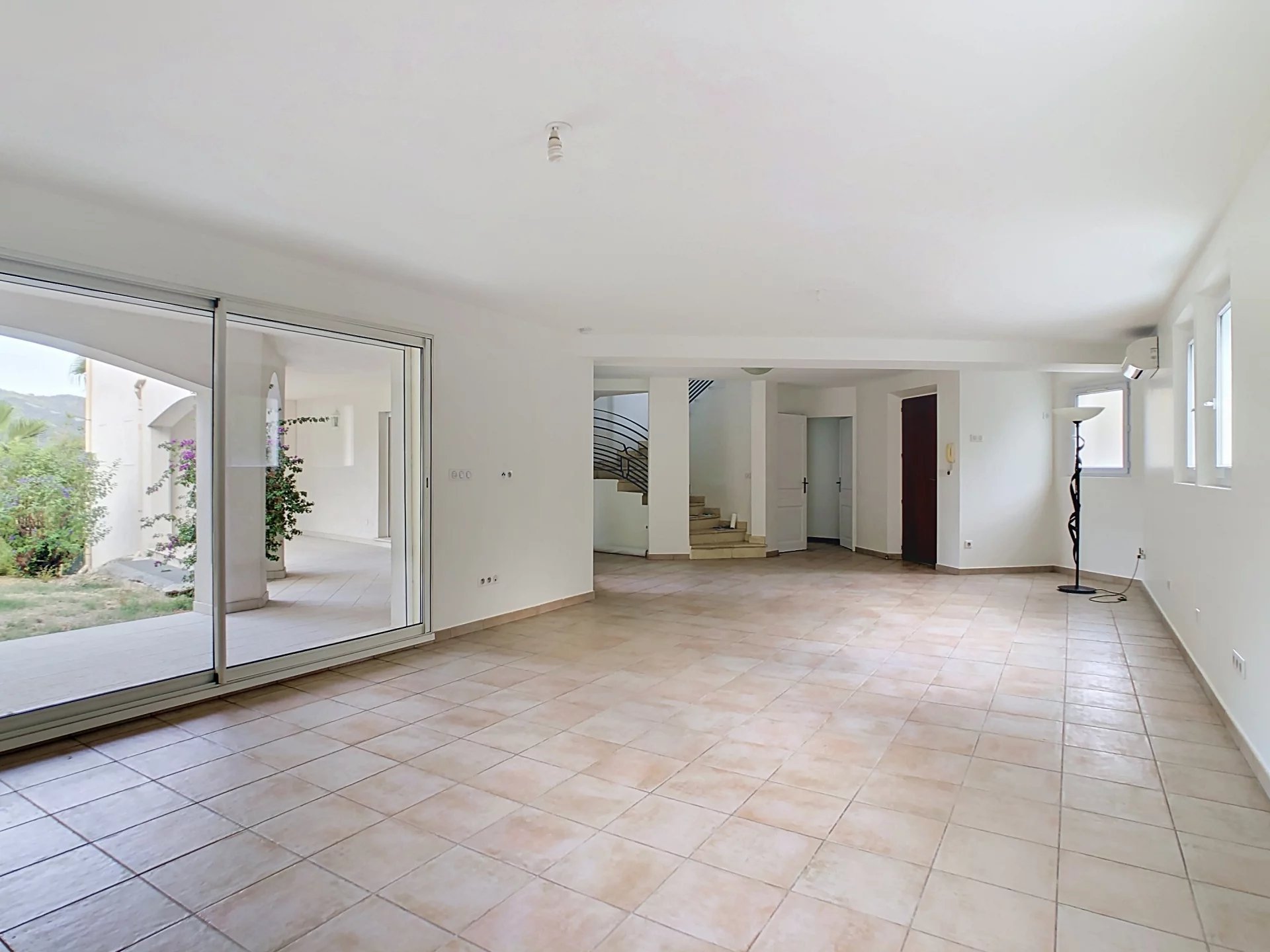 Maison à vendre, 225m², La Roquette-sur-Siagne
