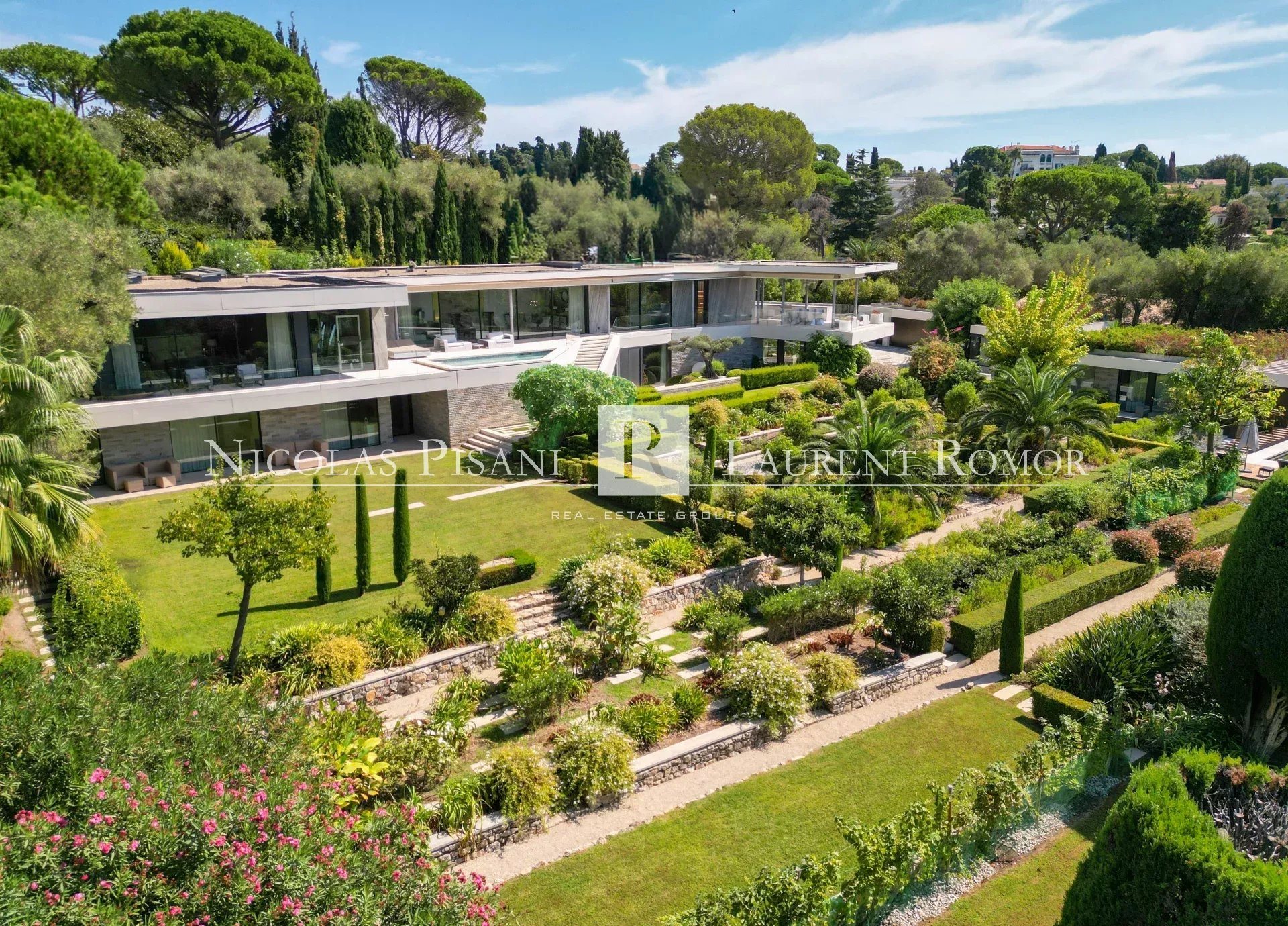 Casa, 625 m², terreny 8300 m²