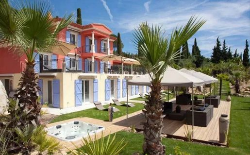 Maison 290 m² · à Grasse · 290 m² · 10 200 000 €