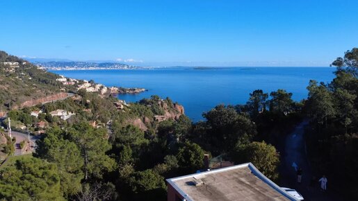 Maison 7 pièces 377 m² · à Théoule-sur-Mer · 377 m² · 1 700 000 €