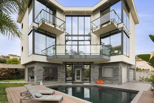 Maison 6 pièces 240 m² · à Cagnes-sur-Mer · 240 m² · 1 870 000 €