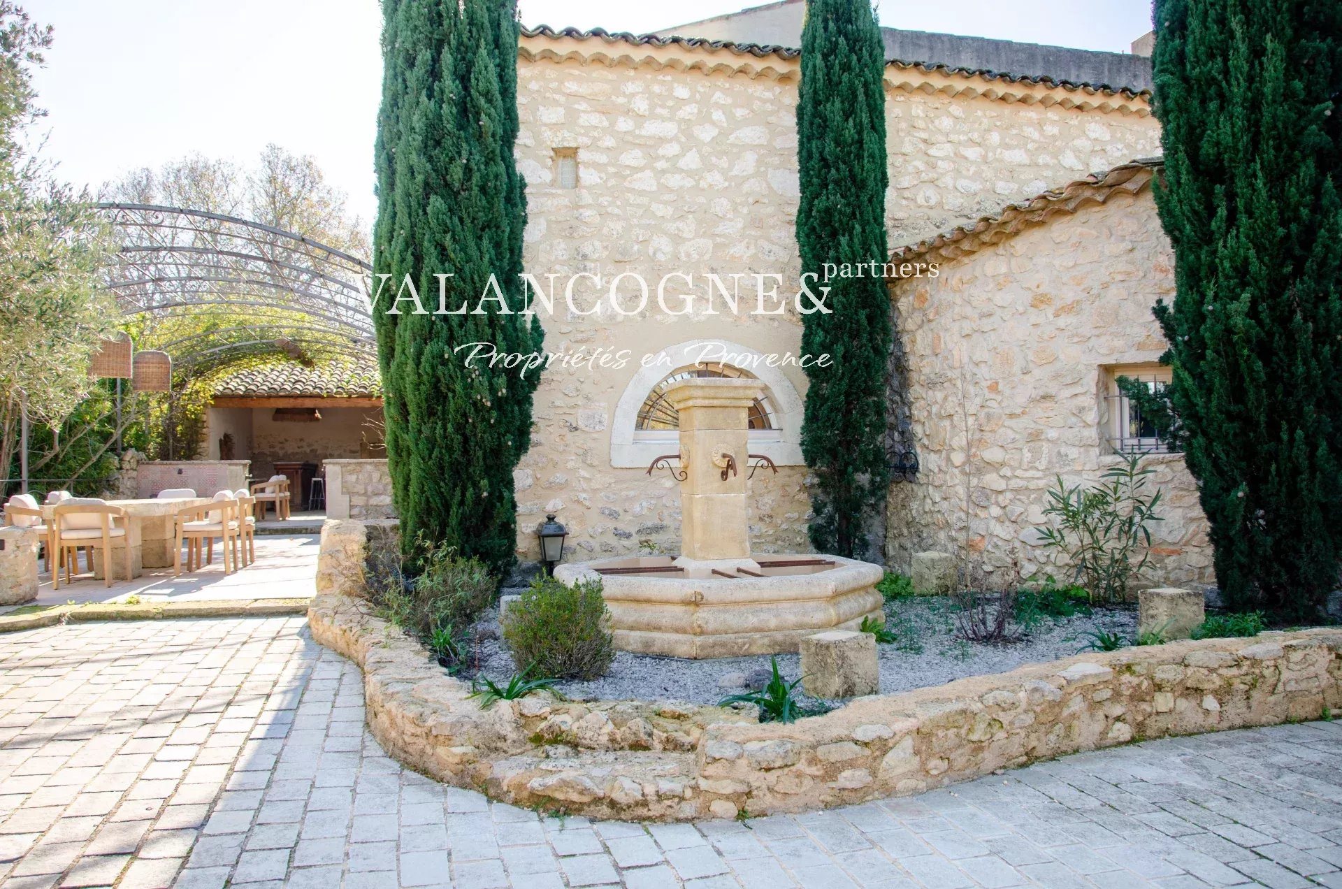 Maison à vendre, 320m², Eygalières