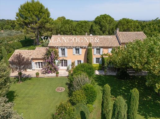 Maison 8 pièces 300 m² · à Saint-Rémy-de-Provence · 300 m² · 3 180 000 €