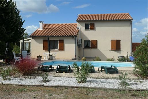 7 pièces 133 m² · à Juillac-le-Coq · 133 m² · 248 000 €