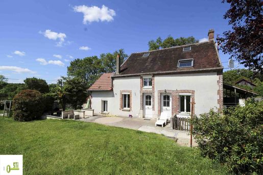 Maison 7 pièces 152 m² · à Sainte-Geneviève-des-Bois · 152 m² · 168 000 €
