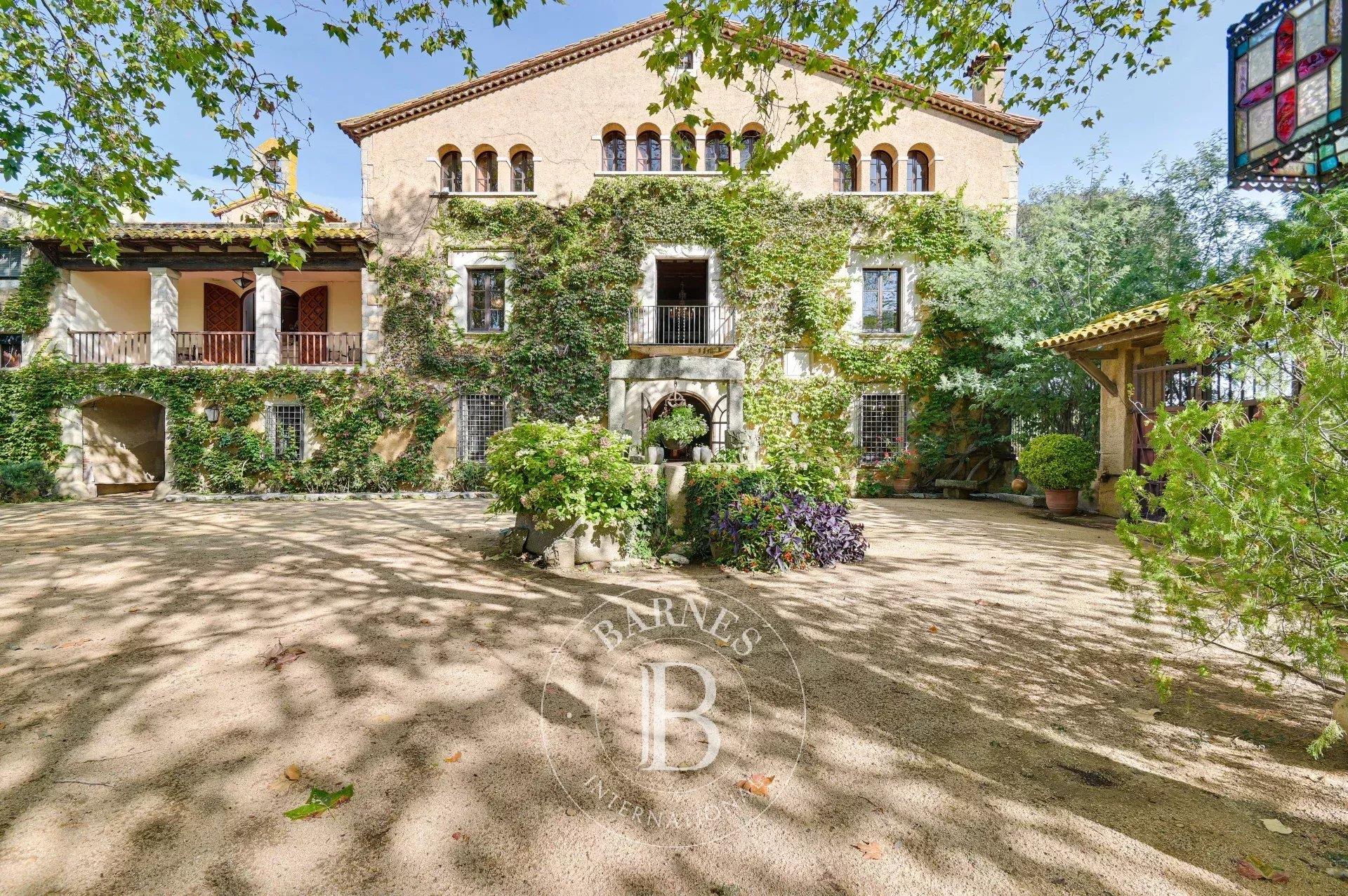 Elegant 12th-Century Country Estate on 75 Hectares in the Gironès, Just Minutes from the Costa Brava