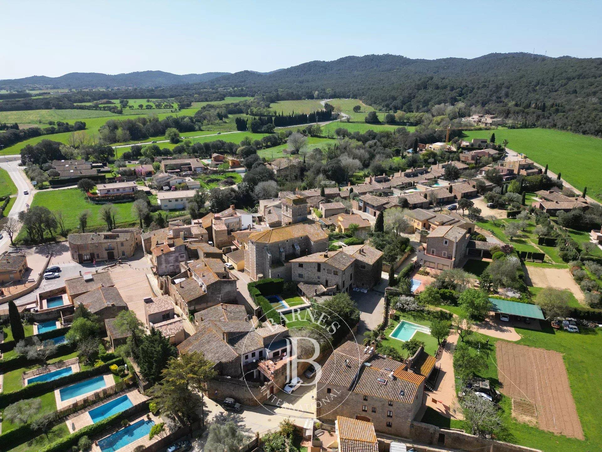 Village House With Swimming Pool And Garden In Torrent, Costa Brava