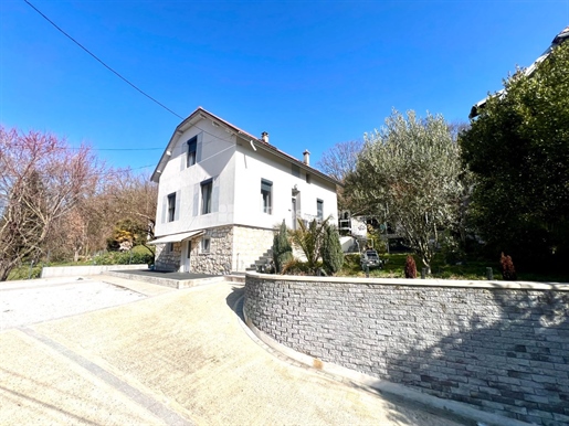 Maison 10 pièces 190 m² · à Chambéry · 190 m² · 549 000 €