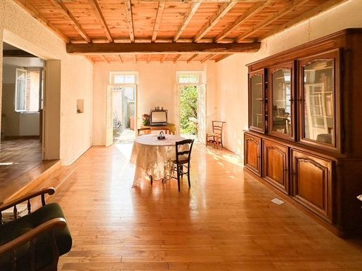 Maison 7 pièces 168 m² · à Giroussens · 168 m² · 66 000 €