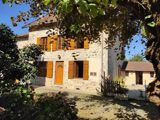 Maison 7 pièces 209 m² · à Champsac · 209 m² · 259 000 €