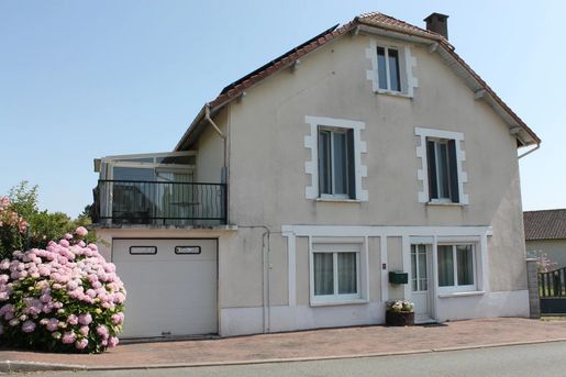 Maison 6 pièces 114 m² · à Saint-Priest-les-Fougères · 114 m² · 160 000 €